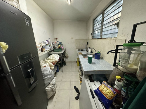 Casa En Venta De Dos Pisos En Esquina Con Locales, Caucel, Entrega Inmediata.