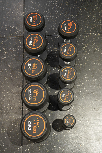 Pesa Mancuerna 2,5 Kg Redonda Dumbbell Engomada Gimnasio Negro Con Naranja