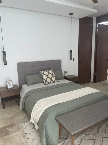 Casa De 3 Rec. En Privada Con Paneles Solares, Cerca De Altabrisa. Boreana