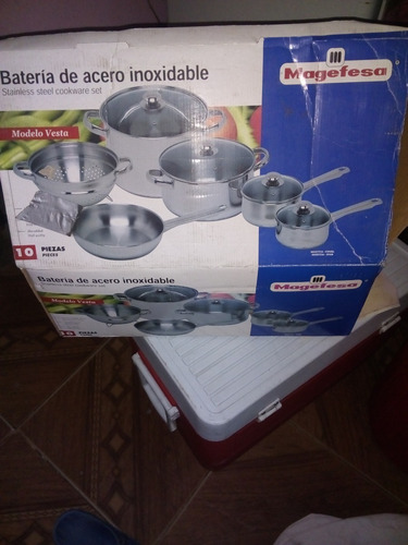 Imagen 1 de 9 de Batería De Acero Inoxidable Marca Magefesa 10 Piezas Nuevas.