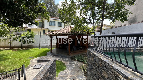 Casa En Venta En Los Palos Grandes Con Terreno Único Kg Negociable