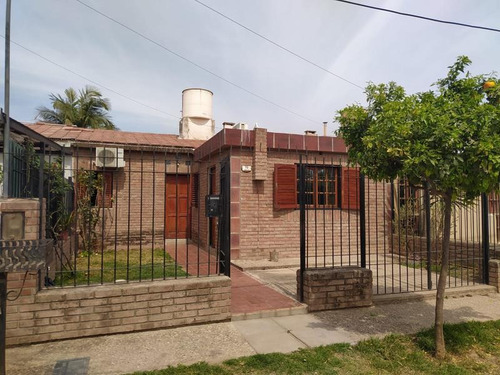 Imagen 2 de 23 de Casa 3 Dormitorios En Venta En Parque Los Molinos. Depto Al Fondo. Con Escritura.