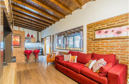 Imagen 8 de 25 de Casa De 2 Dormitorios Con Piscina En Venta En Ciudad Evita