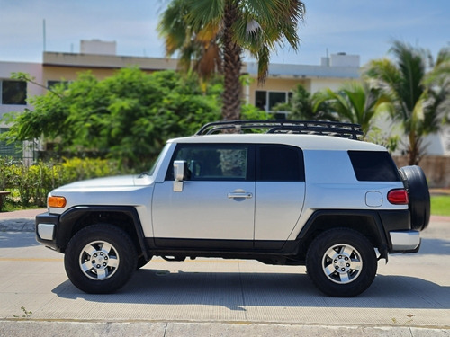 Imagen 4 de 11 de Toyota Fj Cruiser 2008 3p Premium Aa Ee Ra Abs 4x4 At