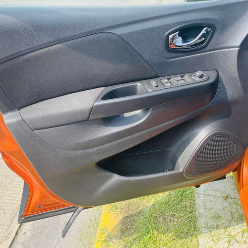 Imagen 15 de 15 de Renault Captur Intens Manual 2018