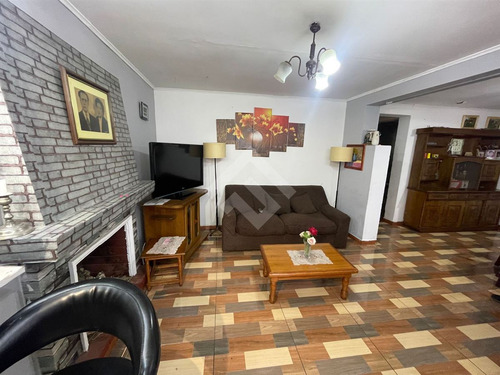 Casa En Venta De 4 Dorm. En Maipú