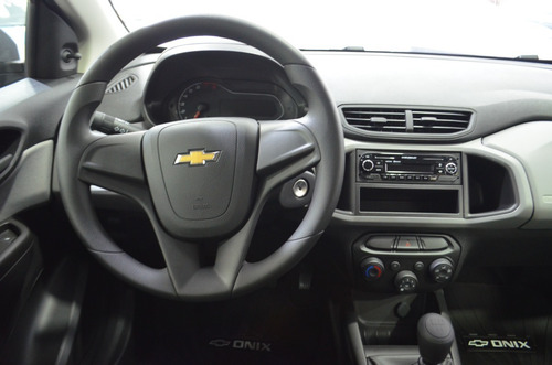 Imagen 13 de 17 de Chevrolet Onix Joy 1.4 Mt