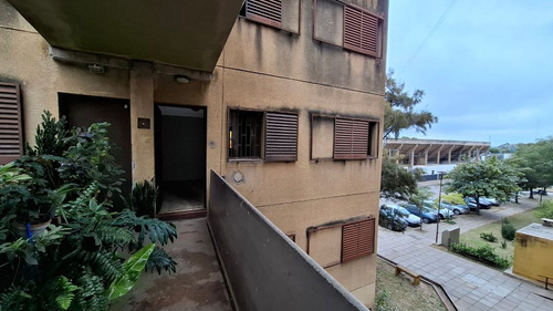 Se Vende Departamento 1 Dorm. Monoblock Stabio