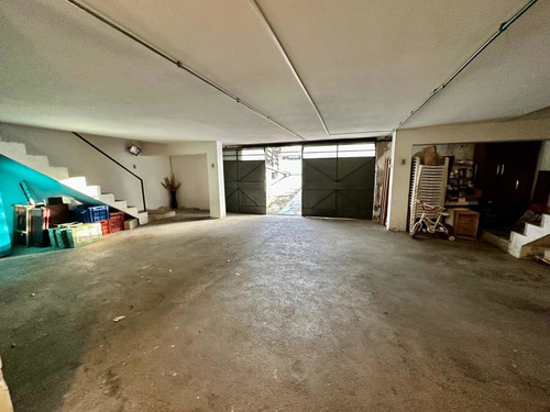 Imagen 11 de 14 de Linda Oportunidad! Prox. Almiròn Y Legrand. Muy Buena Ubicaciòn. Fondo Con Parrillero Y Garage, Mas Escritorio Con Baño En Planta Baja.