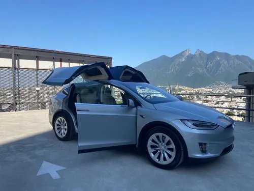 Tesla X 75 D 2017