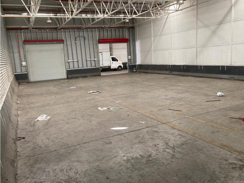 Arriendo Bodega De 204 M2 En P. Industrial En A. Vespucio.