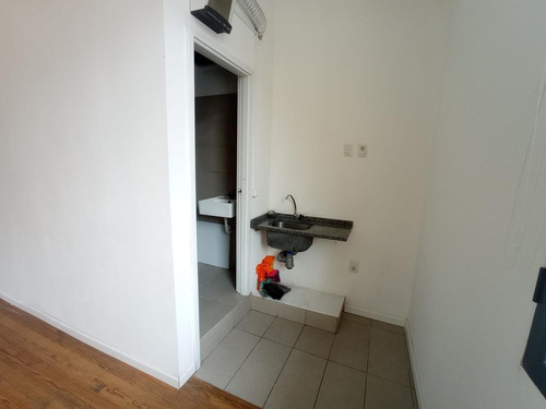 Imagen 4 de 5 de Gran Loft En Peatonal Sarandi Frente A La Plaza Matriz !!