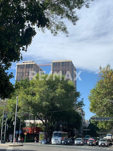 Oficina En Venta A Lado De La Plaza De Toros