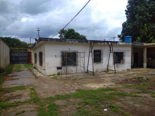 Sky Group Vende Casa En Av. La Luz, Tocuyito. A Pocos Metros De La Autopista. Lemc-412