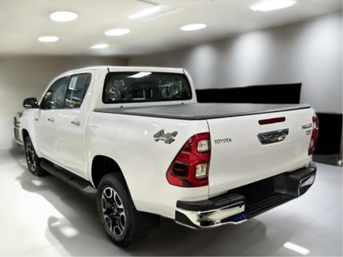Toyota Hilux 2.8 D-4D TURBO DIESEL CD SRX 4X4 AUTOMÁTICO