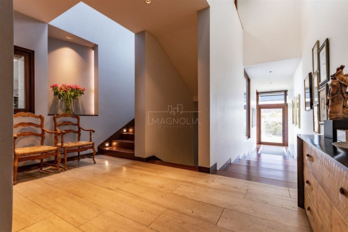 Casa En Venta De 6 Dorm. En Lo Barnechea