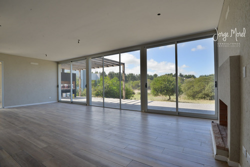 Imagen 5 de 30 de Casa Perimetral Bueno #200-300 - Costa Esmeralda - Golf 1 - 1017m2 #id 11087