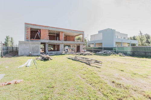 Casa 4 Ambientes A Estrenar En El Rebenque