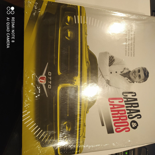 Libro De Autos Tapa Dura Caras Y Carros Excelente Nuevo