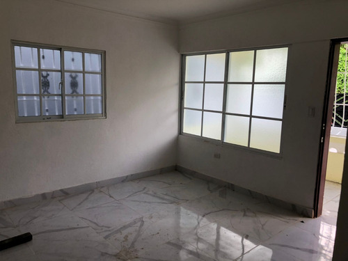 Hermosa Casa En Venta, Residencial Amalia, Autopista De San Isidro, Santo Domingo Este. República Dominicana