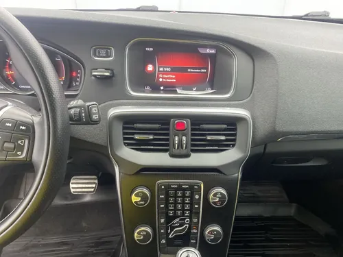 Volvo V40 2.0 T4 Drive-E R-DESIGN AT