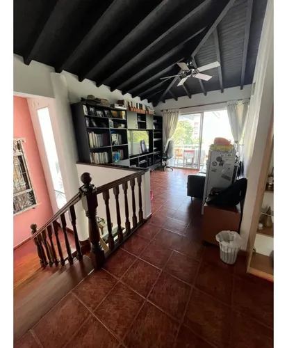Rhbr-11857 Casa De 2 Niveles ( Poblado, Sector San Lucas)