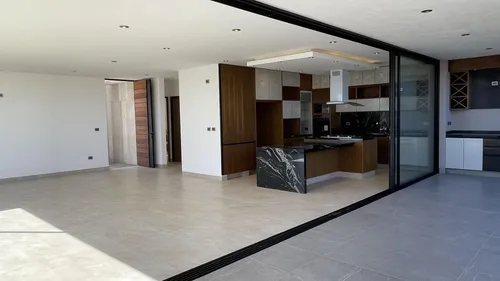 Casa Con 4 Recámaras, Una En Planta Baja, Privada Con Alberca. Lomas Del Campanario Norte