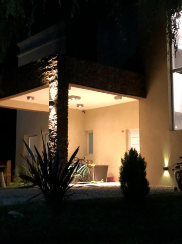//casa En Venta En Barrio Haras Del Sur