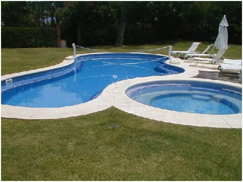 Hermosa Casa Con Muy Terreno. Financia A Largo Plazo