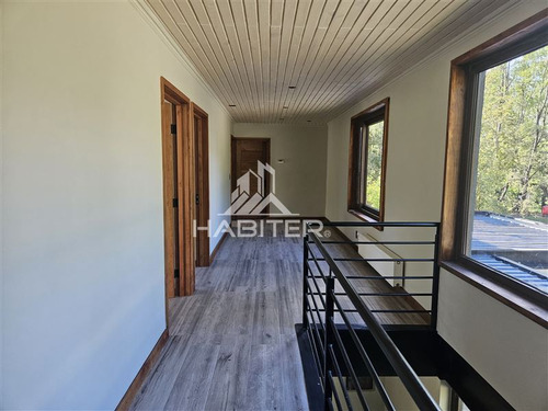 Casa En Venta De 5 Dorm. En Colbún