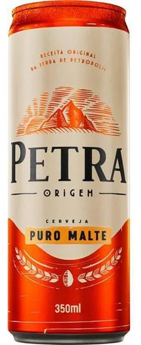 Lata de cerveja Petra Origem Lager Americana loira, 350ml, com rótulo laranja e branco.