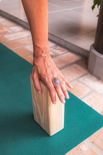 Bloco Yoga Madeira Iyengar Prop Tijolo Bloquinho Maciço Cor Marrom