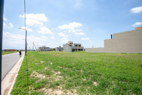 Venta Terreno En Terrazas De Manantiales- Consultá Financiación