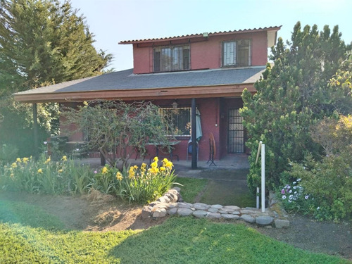 Casa En Venta De 5 Dorm. En Olmué