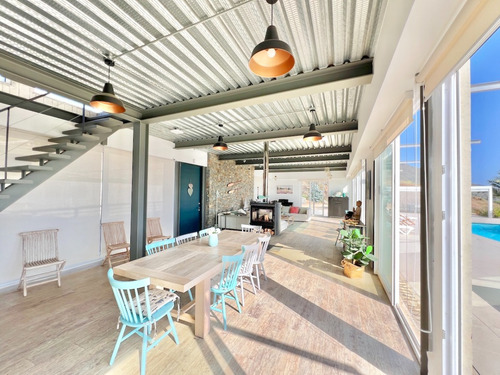Sólida Casa En Venta Con Preciosas Vistas Al Mar, Zapallar