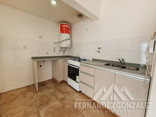 Imagen 5 de 18 de Departamento De 1 Amb. En Alquiler Al Frente Con Balcón. Sum Y Piscina