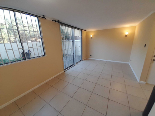 Impecable, 2 Pisos, 3 Dormitorios, 2 Baños (90267)