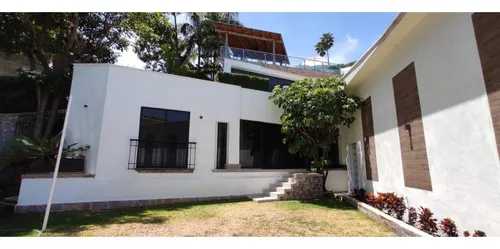 Residencia En Venta A Orilla Del Lago Yutti
