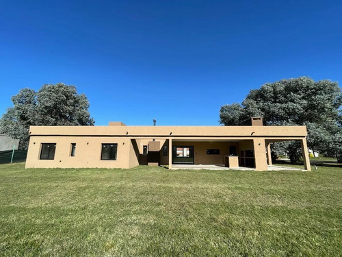 Imagen 3 de 13 de Casa En Venta 5 Ambientes A Estrenar En Comarcas De Lujan, Santa Irene