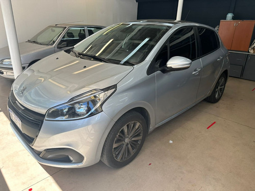 Peugeot 208 1.6 Feline