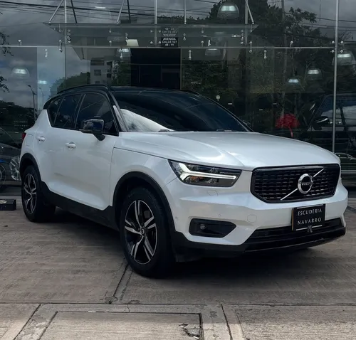 Volvo XC40 2.0 T4 R-DESIGN