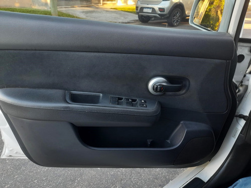 Nissan Tiida 1.8 Visia 5 p