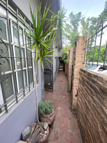 Casa En Una Sola Planta A Metros De Acceso Oeste.
