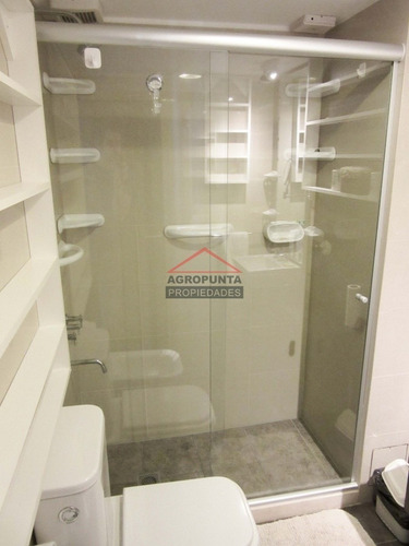 Departamento En Importante Torre.- Ref: 4942