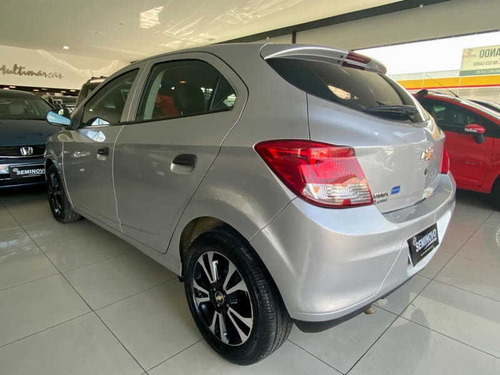 Imagem 5 de 15 de Chevrolet Onix 1.0 Mt Joy 2018
