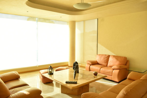 Casa En Venta De Lujo Con Vista Panóramica Y Alberca En El Palomar