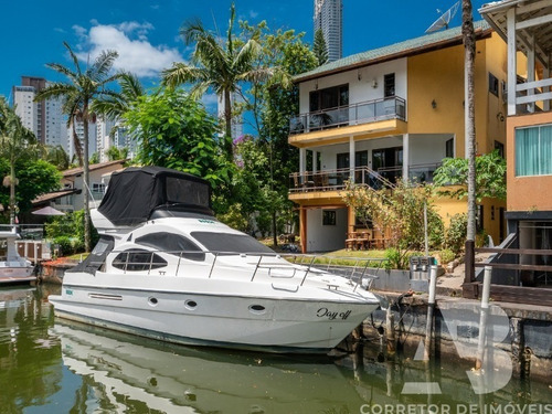 Imagem 1 de 30 de Casa Em Condomínio Fechado, Mobiliada, 05 Suítes Com Vaga Náutica Para Barco De 50 Pés + 04 Vagas De Garagem, Bairro Da Barra, Balneário Camboriú,sc - Ca00024 - 69292195