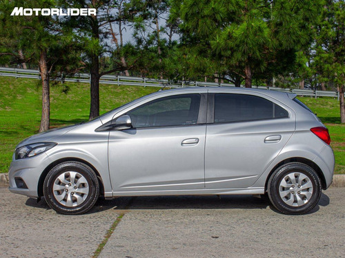 Imagen 2 de 25 de Chevrolet Onix Lt 1.0 Extra Full | Permuta / Financia