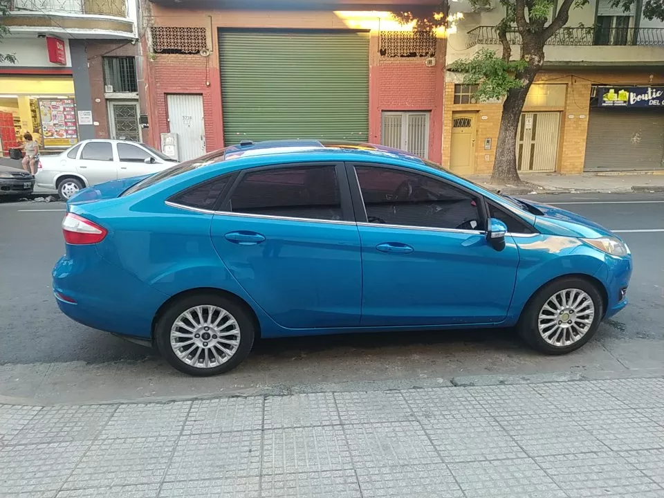 Ford Fiesta Kinetic Design 1.6 Sedan Titanium Powershift 120cv