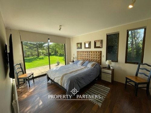 Casa Con Vista A Áreas Verdes